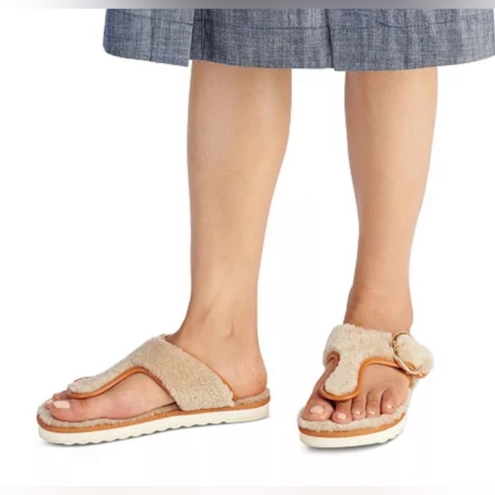 Coach Hollie Cozy T -Strap Sandals Genuine Shearling 
Size 9B